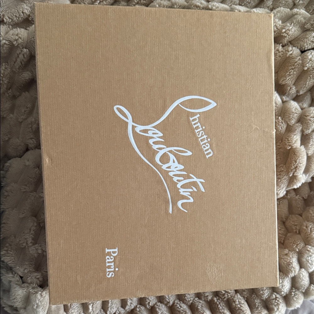 Christian Louboutin Queen Loubi